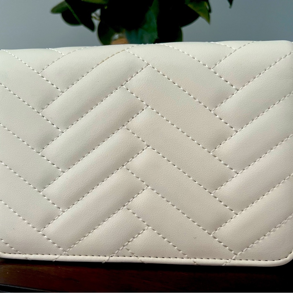 White crossbody purse